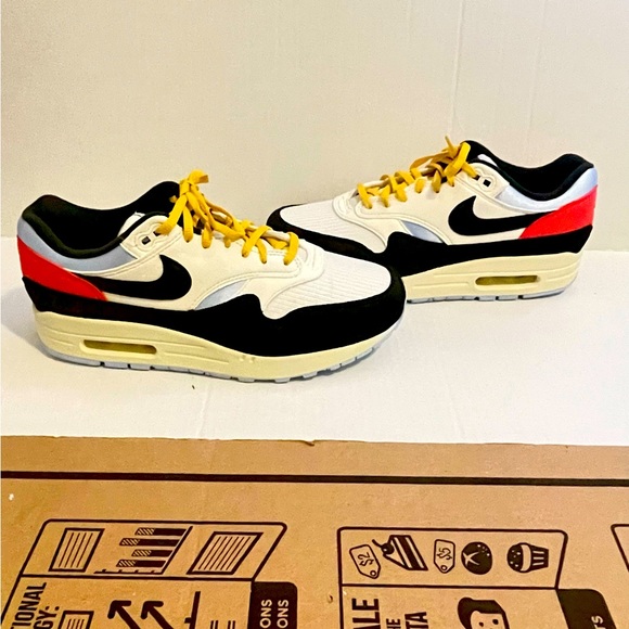 Unisex Air Max 1 Sail Royal Tint. It’s Women’s 9.5 or Mens size 8. - Picture 5 of 12